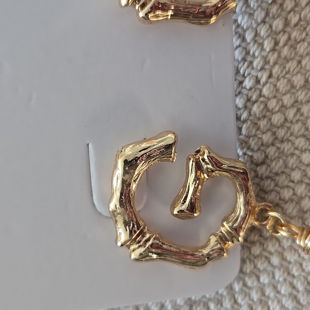Designer inspired trendy earrings. - Picture 4 of 4